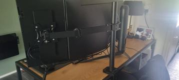 Monitor arm 2 schermen. beschikbaar voor biedingen