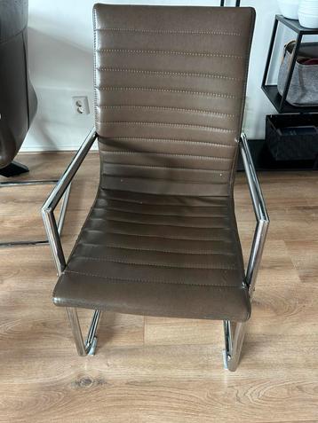 Eetkamer stoelen (prijs voor 4 stuks) beschikbaar voor biedingen