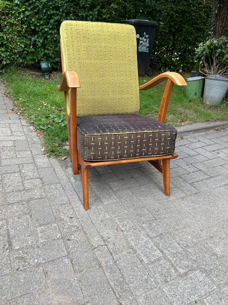Vintage fauteuil hout stof jaren 60 midcentury retro €95, Gebruikt, Midcentury vintage retro jaren 60 fauteuil hout stof, 75 tot 100 cm