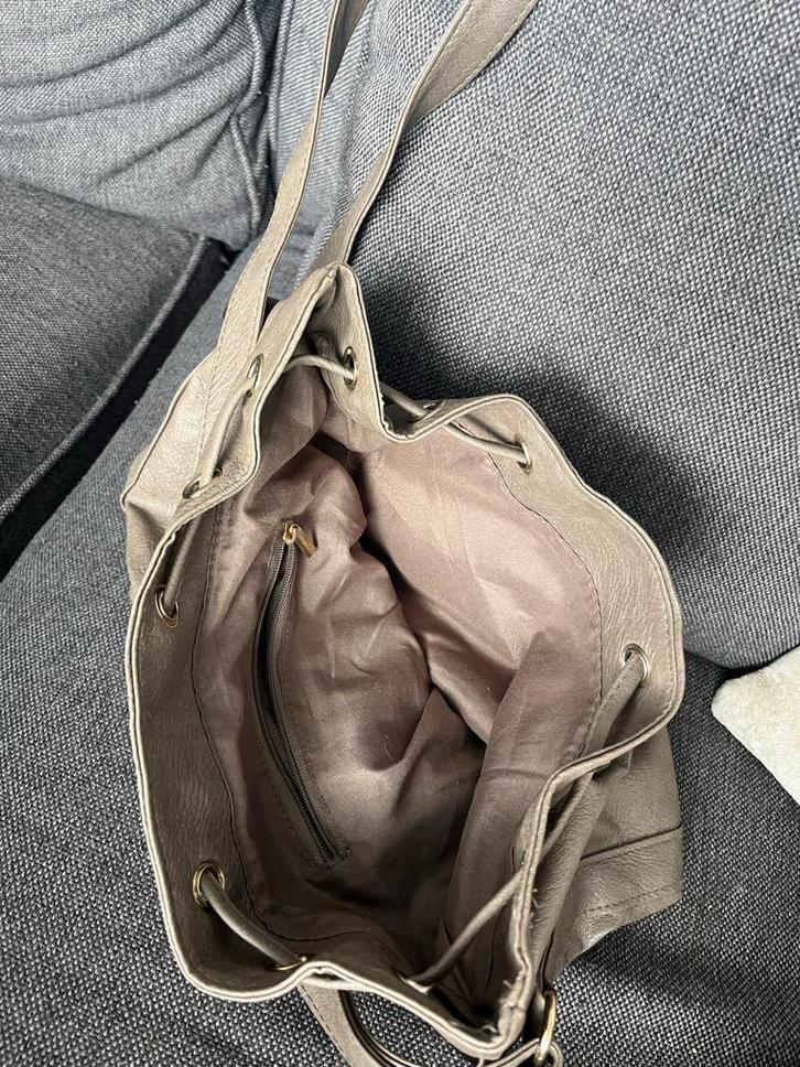 Mooie Dames Schoudertas, Sieraden, Tassen en Uiterlijk, Tassen | Damestassen, Gebruikt, Schoudertasje, Grijs, Ophalen of Verzenden