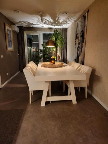 eetkamer tafel Goosens beschikbaar voor biedingen