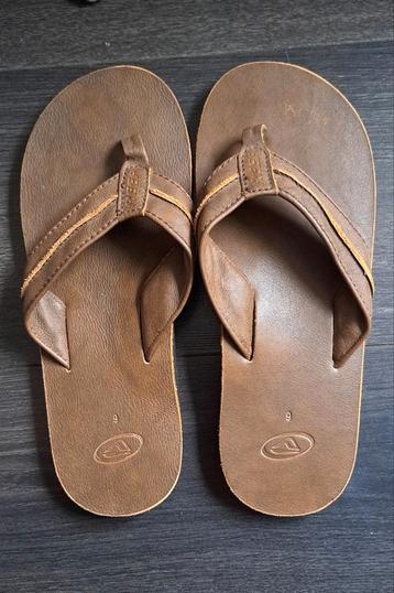 Reef bruin leren teenslippers, mt 41,5-kl 42 nieuw staat.  beschikbaar voor biedingen