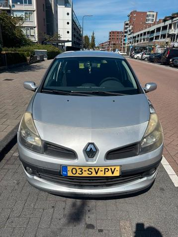 Renault Clio 1.4 16V 72KW 5-DRS E4 2006 Grijs beschikbaar voor biedingen