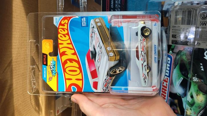 Hot wheels red edition layin lowrider 2022, Hobby en Vrije tijd, Modelauto's | Overige schalen, Nieuw, Auto, Ophalen of Verzenden