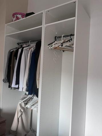 Must go!! To be picked up today- Twee ikea kasten wit beschikbaar voor biedingen