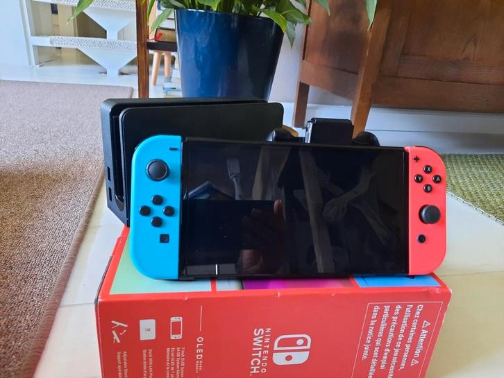 Nintendo switch Oled + 19 spellen, Spelcomputers en Games, Spelcomputers | Nintendo Switch, Zo goed als nieuw, Switch OLED, Met 1 controller