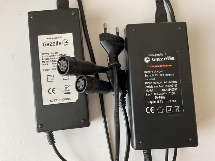🔥 Originele Gazelle 48V Fiets Opladers - twee stuks 🔥, Fietsen en Brommers, Fietsaccessoires | Fietsaccu's, Gebruikt, Ophalen of Verzenden