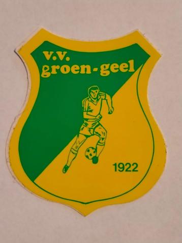V.V. groen-geel vintage voetbal sticker club sport  beschikbaar voor biedingen
