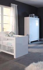 Babybed hoogglans wit van kidsmill alaska, Kinderen en Baby's, Kinderkamer | Complete kinderkamers, Ophalen, Zo goed als nieuw