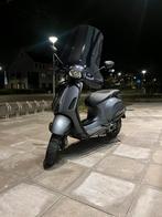 Vespa sprint, Fietsen en Brommers, Snorfietsen en Snorscooters, Benzine, Vespa, Zo goed als nieuw, Ophalen