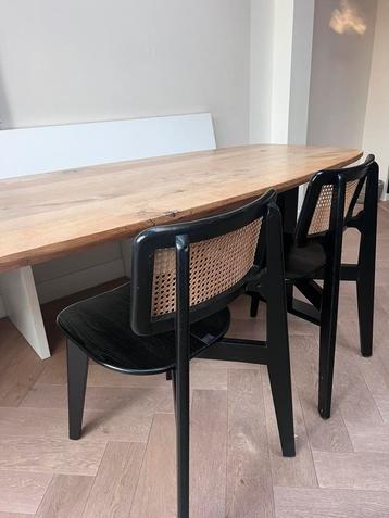 Houten rotan stoeltjes