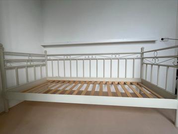 Bedbank/Bedframe 90x200 met lattenbodem beschikbaar voor biedingen