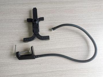 tablet standaard flexibele arm voor aan bureau beschikbaar voor biedingen