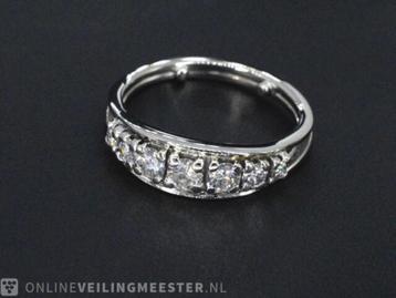 Witgouden ring met diamanten beschikbaar voor biedingen