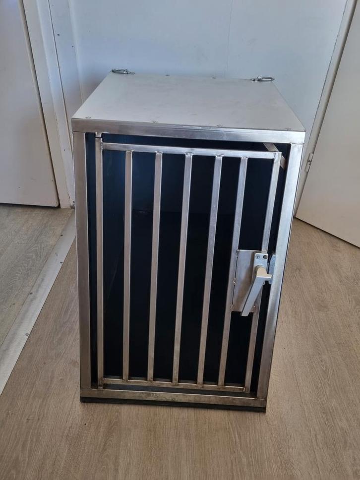 Metalen vervoersbench met antislip mat binnenin., Dieren en Toebehoren, Transportboxen, Zo goed als nieuw, Ophalen