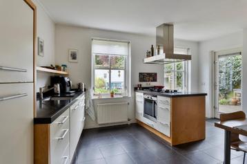 Complete keuken met schiereiland beschikbaar voor biedingen