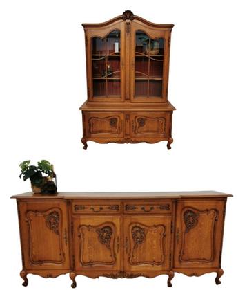 Vintage barok vitrinekast en dressoir beschikbaar voor biedingen