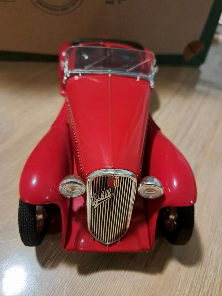 Model auto 1.18, Hobby en Vrije tijd, Modelauto's | 1:5 tot 1:12, Zo goed als nieuw, Auto, Ophalen of Verzenden