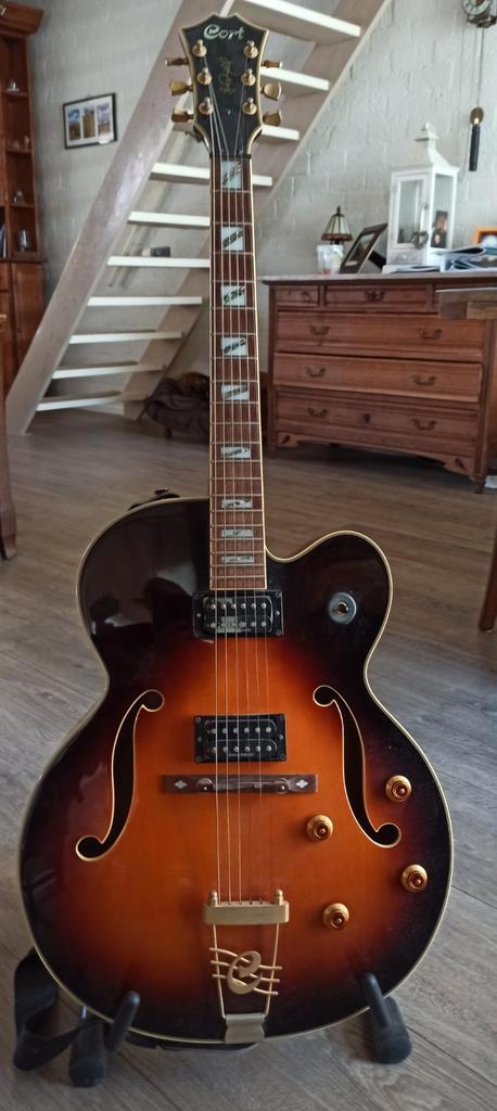 Mooie electrische gitaar met versterker, Muziek en Instrumenten, Snaarinstrumenten | Gitaren | Akoestisch, Gebruikt, Ophalen