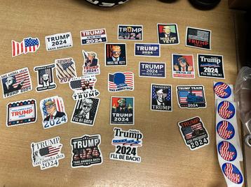 Stickers trump beschikbaar voor biedingen
