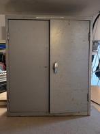 Metalen kast met planken, Ophalen