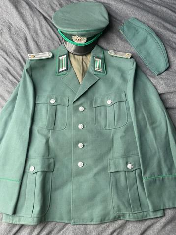 DDR Volkspolizei visie cap, jas en side cap beschikbaar voor biedingen