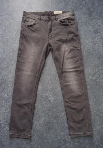 Te koop een grijze stretch jeans van Livergy (maat: 38/32). beschikbaar voor biedingen