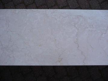 Marmeren plaat (175x30x3cm) beschikbaar voor biedingen