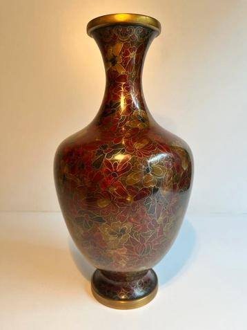 Chinese Cloisonne Vaas Bloemenmotief beschikbaar voor biedingen