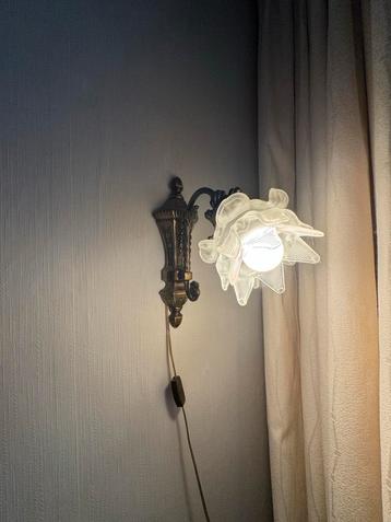 Vintage Wandlamp met Bloemvormige Kap (2 stuks) beschikbaar voor biedingen