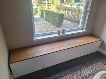 Besta kast met mooie houten planken  beschikbaar voor biedingen