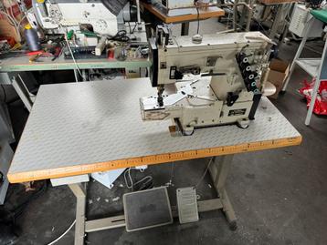 Industriële naaimachine interlock coverlock tricot global