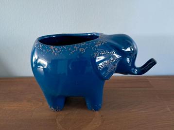 Olifant Bloempot  beschikbaar voor biedingen