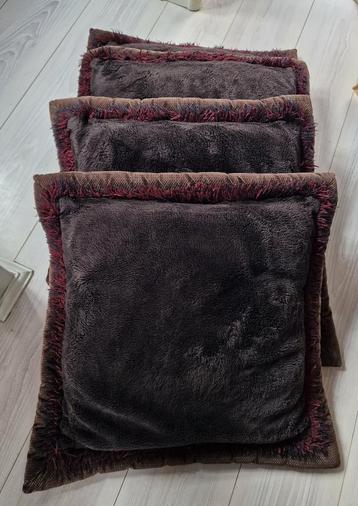 4 grote sierkussens van de Suikertuin Maison sucre  beschikbaar voor biedingen