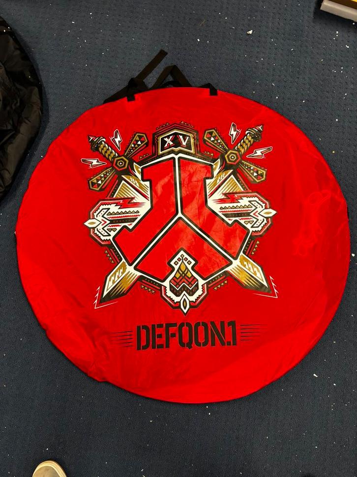 ZGAN! Pop-up tent Defqon 1 nette tent rood €94,99, Caravans en Kamperen, Tenten, tot en met 2, Zo goed als nieuw, Ophalen