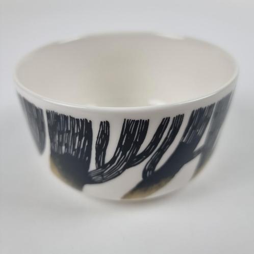 Marimekko Oiva Sääpäiväkirja kom wit zwart goud 5 dl, Huis en Inrichting, Keuken | Servies, Nieuw, Kom(men), Overige stijlen, Keramiek