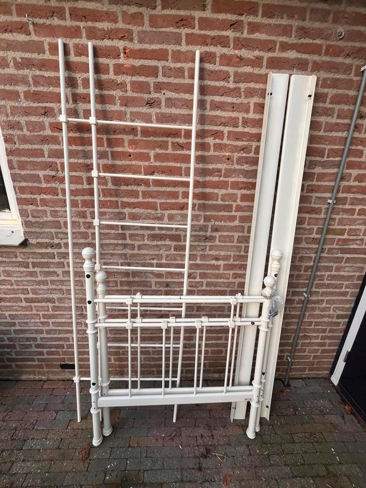 Metalen eenpersoons bed Tromsnes Ikea 90x200cm, Huis en Inrichting, Slaapkamer | Bedden, Gebruikt, Ophalen
