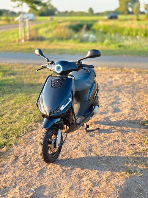 Piaggio zip iget 2018 brom, Fietsen en Brommers, Scooters | Piaggio, Zo goed als nieuw, Zip, Maximaal 45 km/u, Benzine, Ophalen