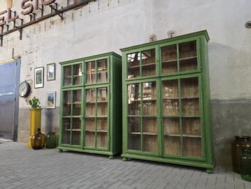 XL Vintage Houten Vitrinekast Groen | Grote Vitrine Kast  beschikbaar voor biedingen