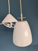 Twee hanglampen met melkglas., Ophalen of Verzenden, Gebruikt, Glas, Minder dan 50 cm