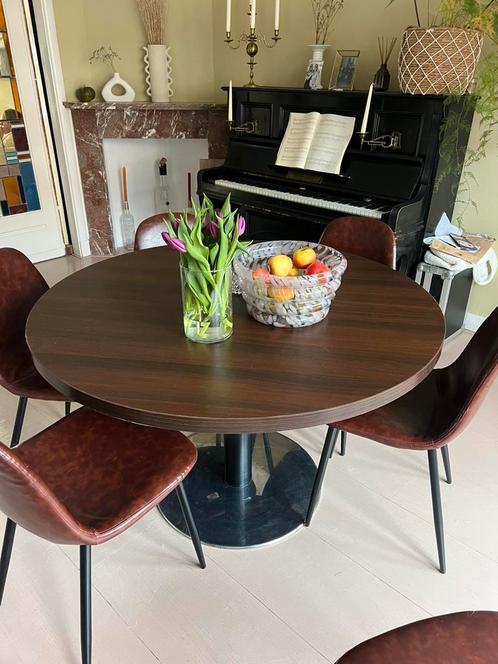 Stijlvolle ronde eettafel – donker hout met metalen voet, Huis en Inrichting, Tafels | Eettafels, 100 tot 150 cm, Rond, Ophalen
