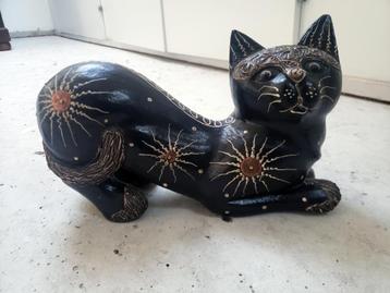 Houten kat met zon- en stervormige elementen beschikbaar voor biedingen