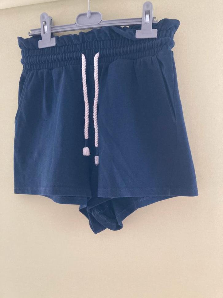 Leuke tricot Clockhouse korte broek, maat S, Kleding | Dames, Broeken en Pantalons, Zo goed als nieuw, Blauw, Kort, Ophalen of Verzenden