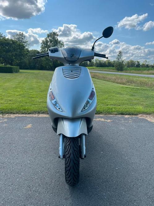 Nette Piaggio Zip geel kenteken 1e eigenaar inclusief beurt, Fietsen en Brommers, Scooters | Piaggio, Zo goed als nieuw, Zip, Ophalen