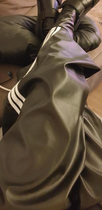 Sportieve pu broek gecombineerd met pu leren sokken  beschikbaar voor biedingen
