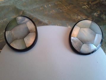 Ovale parelmoer oorstekers bijpassende grote ovale broche