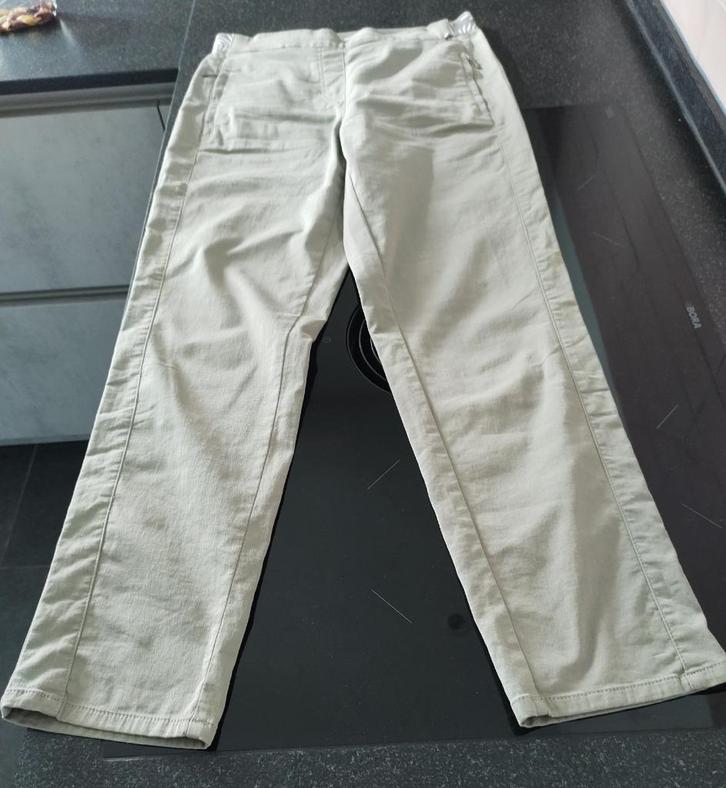 groene/kaki broek -merk Toni, maat 38-, Kleding | Dames, Broeken en Pantalons, Zo goed als nieuw, Maat 38/40 (M), Groen, Lang