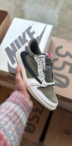 Travis Scott Medium Olive - Op voorraad - 100 Authentiek, Ophalen of Verzenden, Nieuw, Overige kleuren, Sneakers of Gympen
