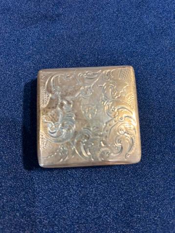 Antiek zilveren pillendoosje beschikbaar voor biedingen