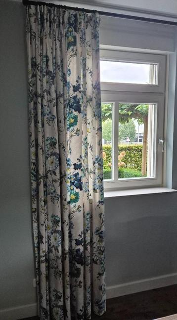 Overgorijnen met bloemen van Designers Guild beschikbaar voor biedingen